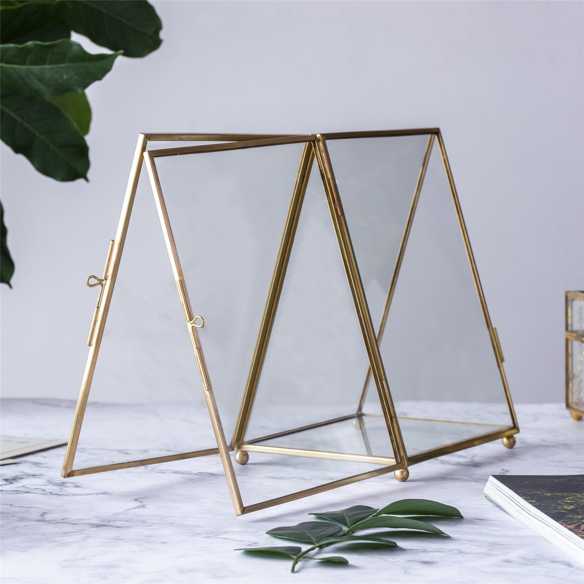 5x7" Brass Gold Tabletop Vintage Frame Geometric Ornament Plant Specimen Clip Modern Decor Card Holder 2-Folded Reception Engagement - NCYPgarden